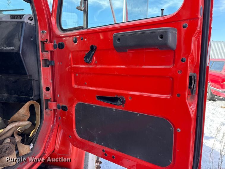 image for item DZ4285 1999 International 4900 dump truck