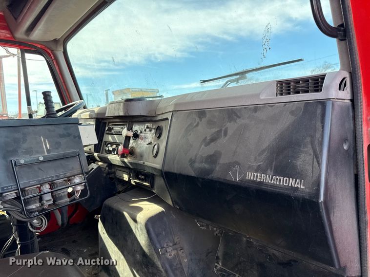 image for item DZ4285 1999 International 4900 dump truck