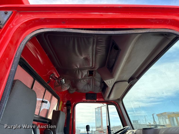 image for item DZ4285 1999 International 4900 dump truck