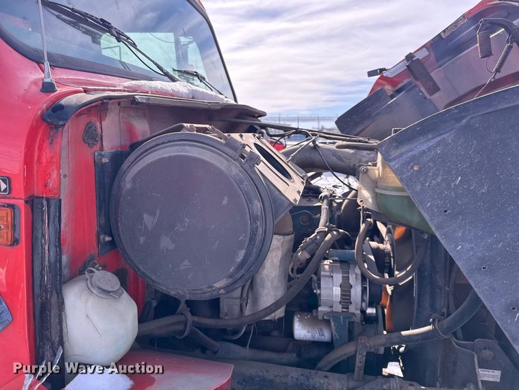 image for item DZ4285 1999 International 4900 dump truck