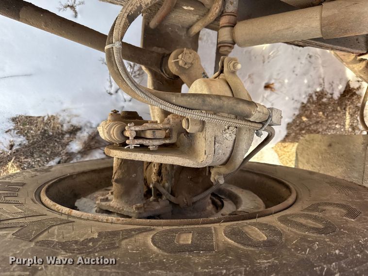 image for item DZ4285 1999 International 4900 dump truck