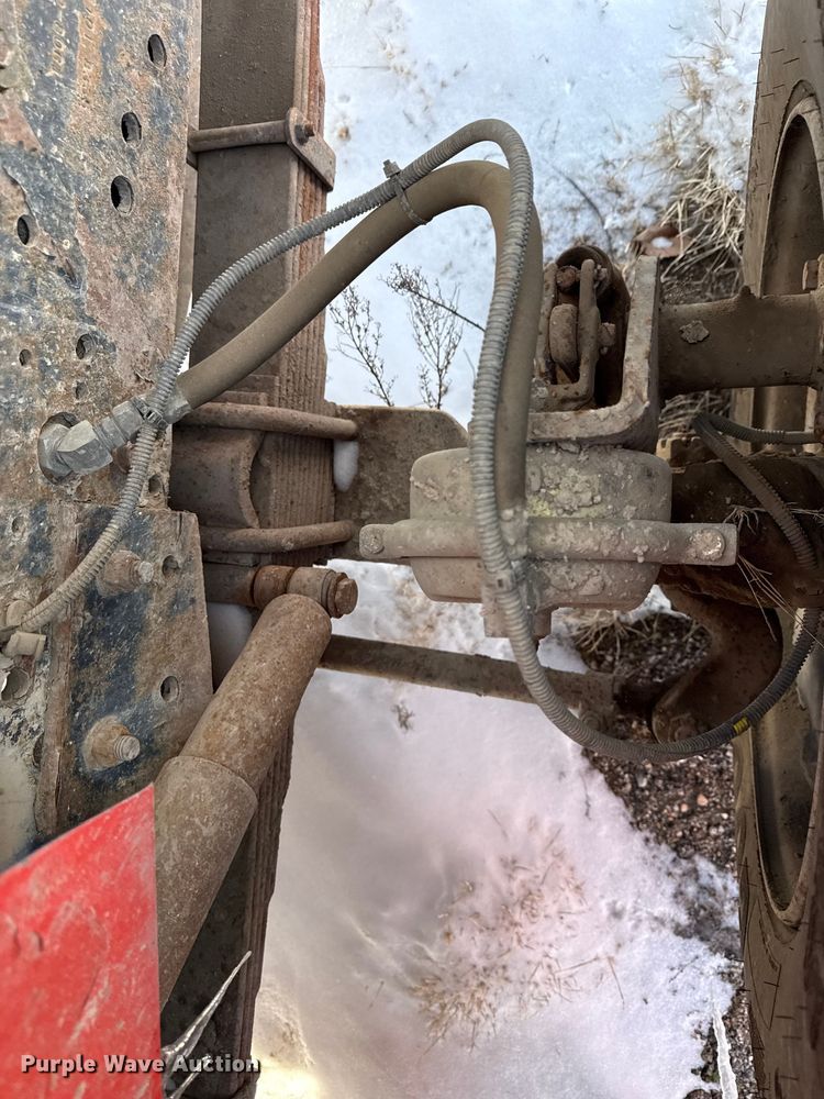 image for item DZ4285 1999 International 4900 dump truck