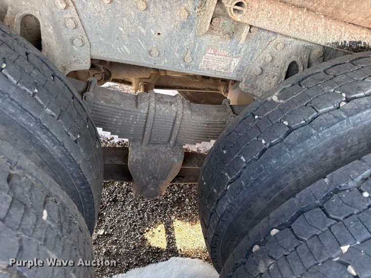 image for item DZ4285 1999 International 4900 dump truck