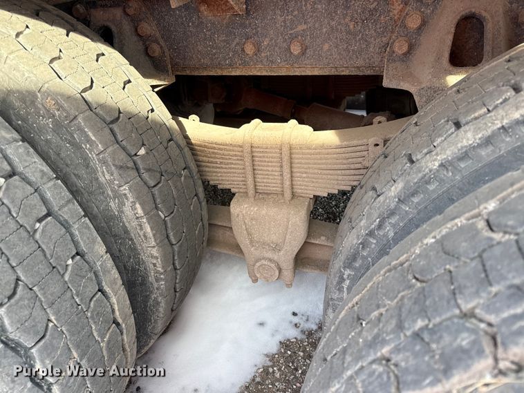 image for item DZ4285 1999 International 4900 dump truck