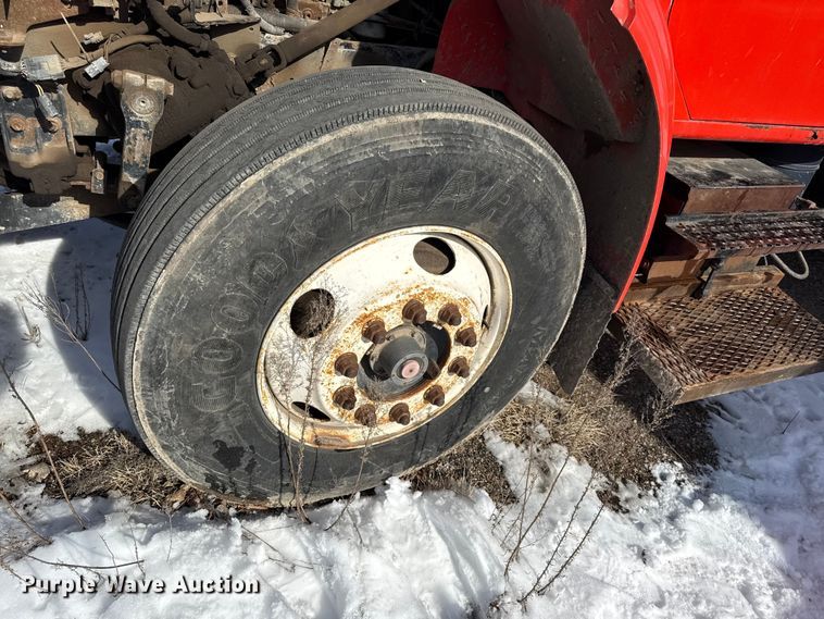 image for item DZ4285 1999 International 4900 dump truck