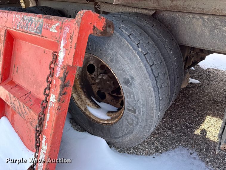 image for item DZ4285 1999 International 4900 dump truck