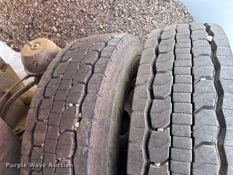 image for item DZ4285 1999 International 4900 dump truck