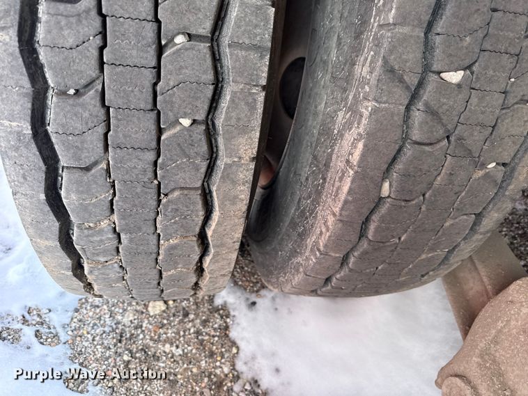 image for item DZ4285 1999 International 4900 dump truck