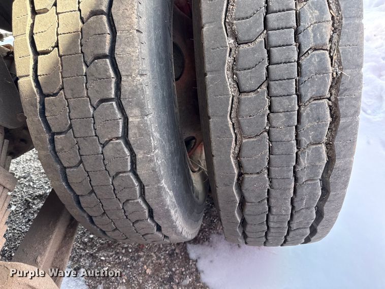 image for item DZ4285 1999 International 4900 dump truck