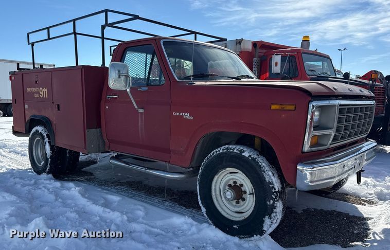 image for item DZ4286 1981 Ford F350 utility bed pickup truck