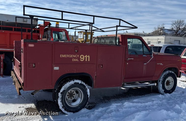 image for item DZ4286 1981 Ford F350 utility bed pickup truck