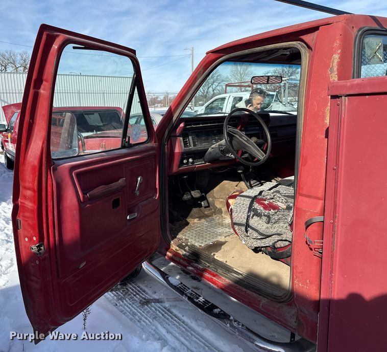 image for item DZ4286 1981 Ford F350 utility bed pickup truck