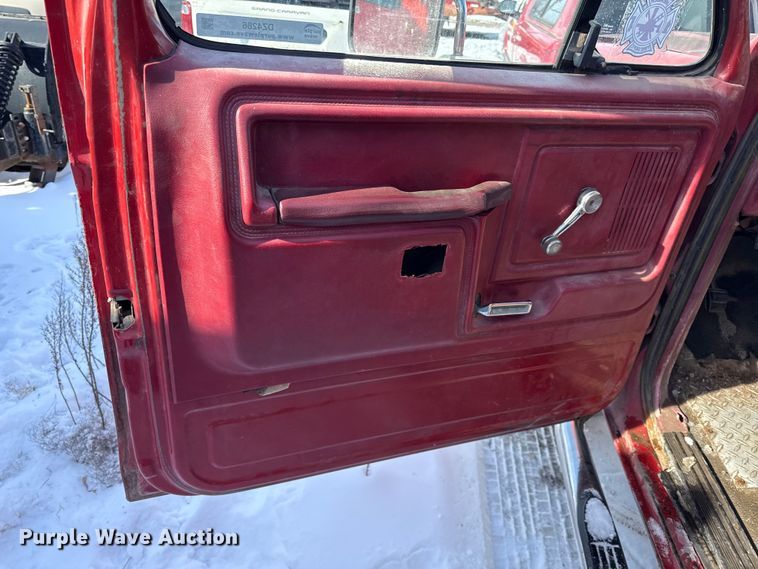 image for item DZ4286 1981 Ford F350 utility bed pickup truck