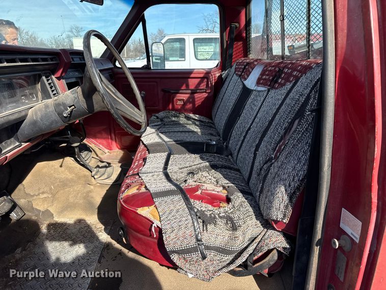 image for item DZ4286 1981 Ford F350 utility bed pickup truck