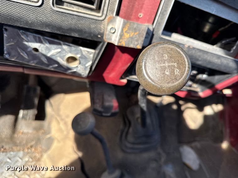 image for item DZ4286 1981 Ford F350 utility bed pickup truck