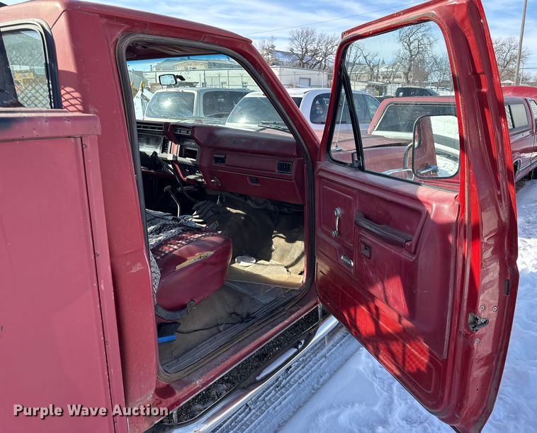 image for item DZ4286 1981 Ford F350 utility bed pickup truck