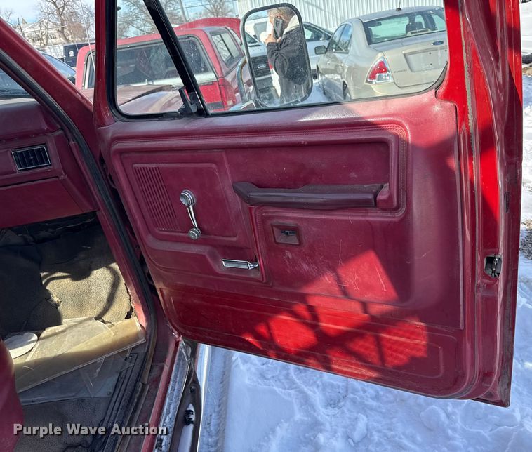 image for item DZ4286 1981 Ford F350 utility bed pickup truck