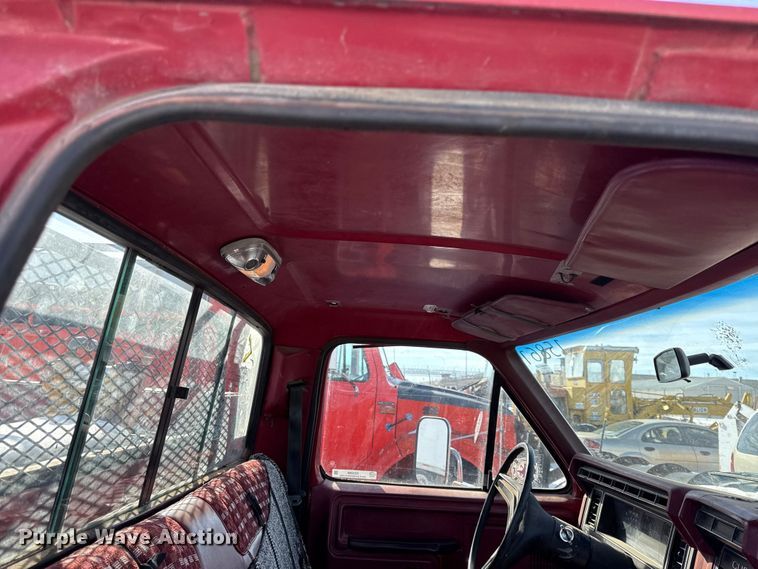 image for item DZ4286 1981 Ford F350 utility bed pickup truck