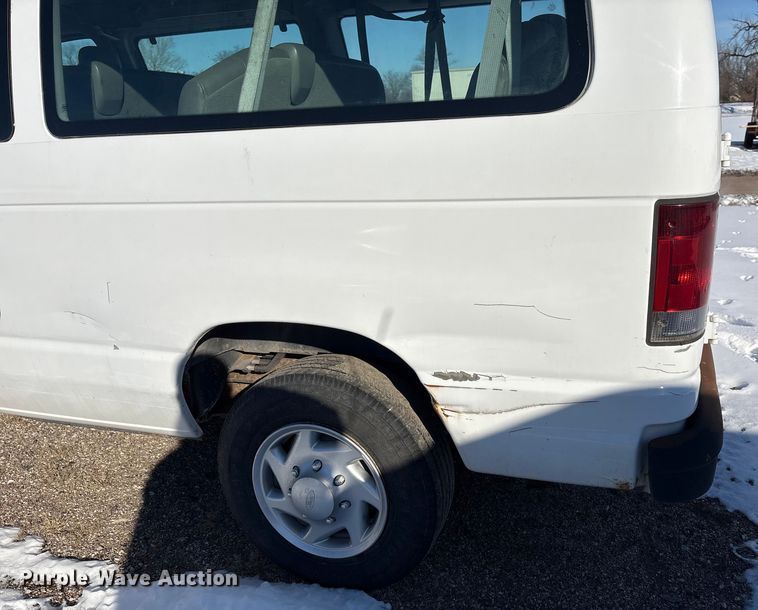 image for item DZ4288 2011 Ford E350 van