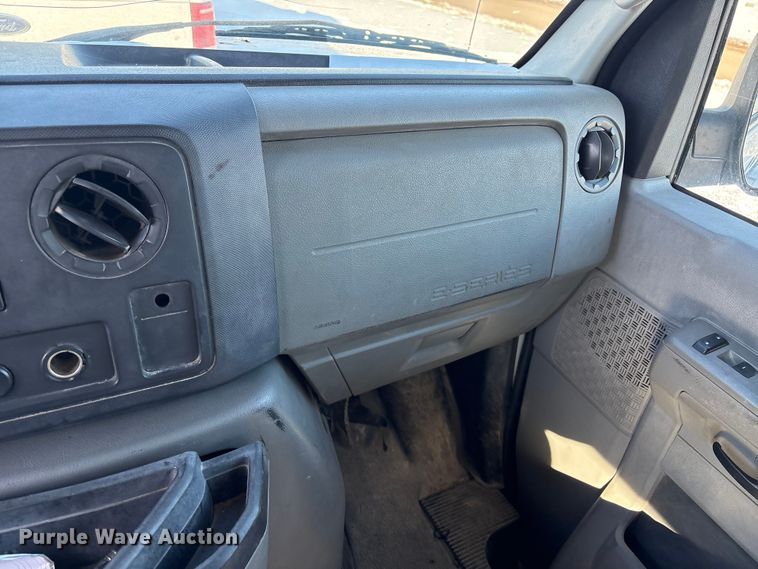 image for item DZ4288 2011 Ford E350 van