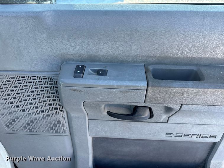 image for item DZ4288 2011 Ford E350 van