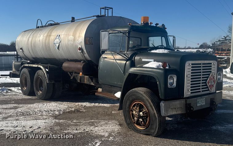 image for item EA2287 1977 International F1800 oil distributor truck
