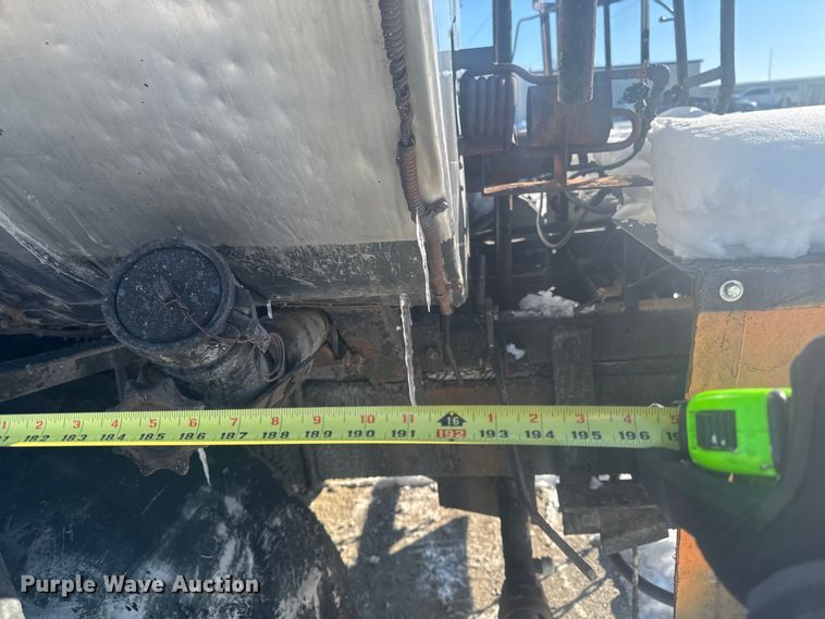 image for item EA2287 1977 International F1800 oil distributor truck