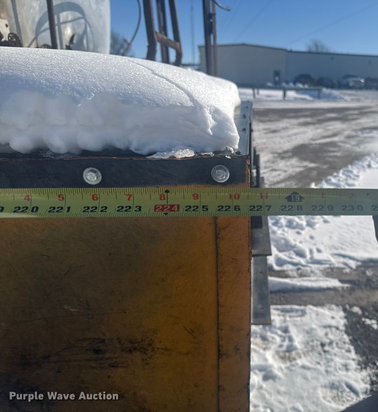 image for item EA2287 1977 International F1800 oil distributor truck