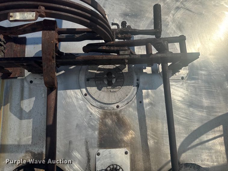 image for item EA2287 1977 International F1800 oil distributor truck