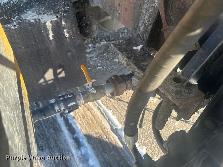 image for item EA2287 1977 International F1800 oil distributor truck