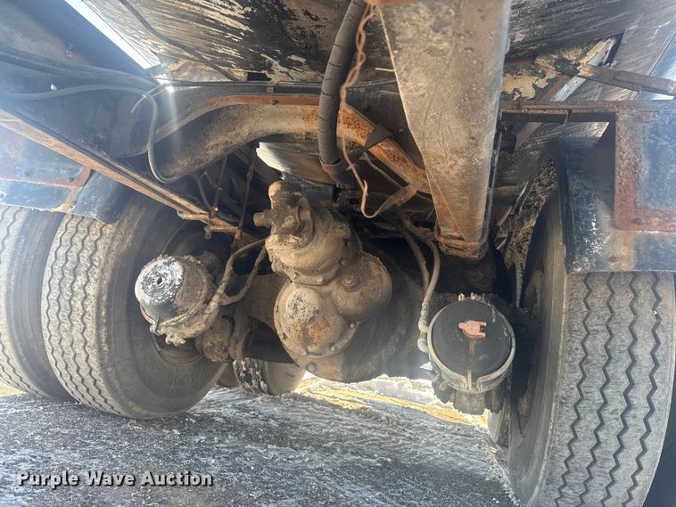 image for item EA2287 1977 International F1800 oil distributor truck