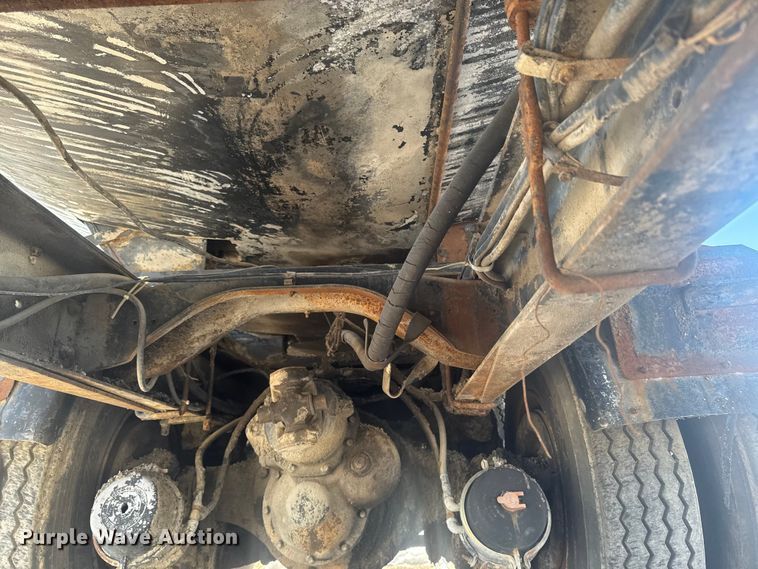 image for item EA2287 1977 International F1800 oil distributor truck