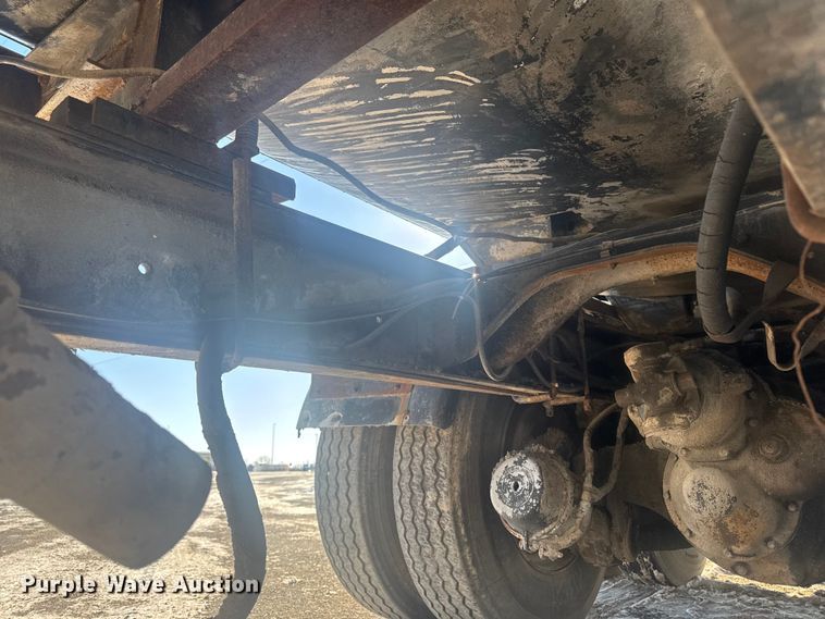 image for item EA2287 1977 International F1800 oil distributor truck