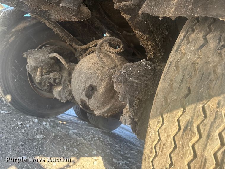 image for item EA2287 1977 International F1800 oil distributor truck