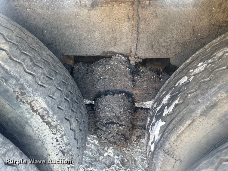 image for item EA2287 1977 International F1800 oil distributor truck