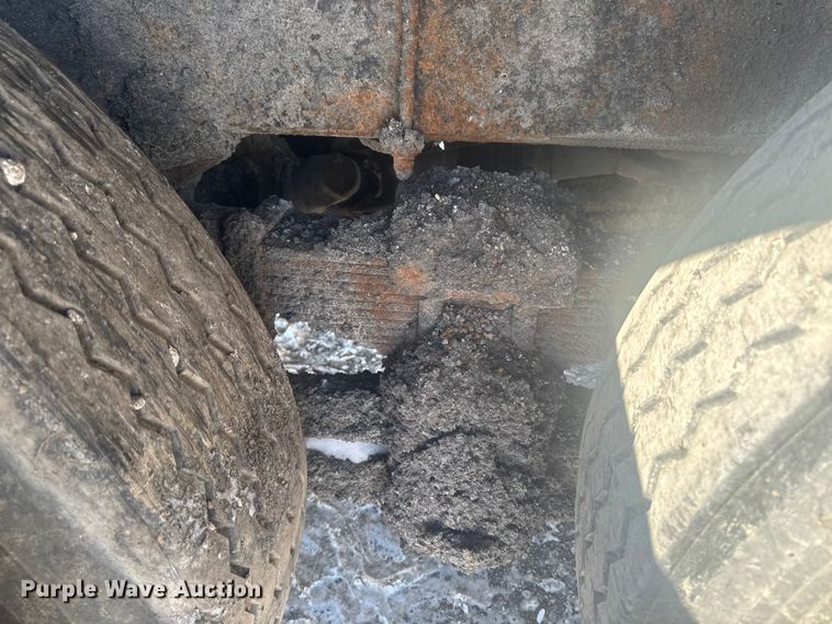 image for item EA2287 1977 International F1800 oil distributor truck