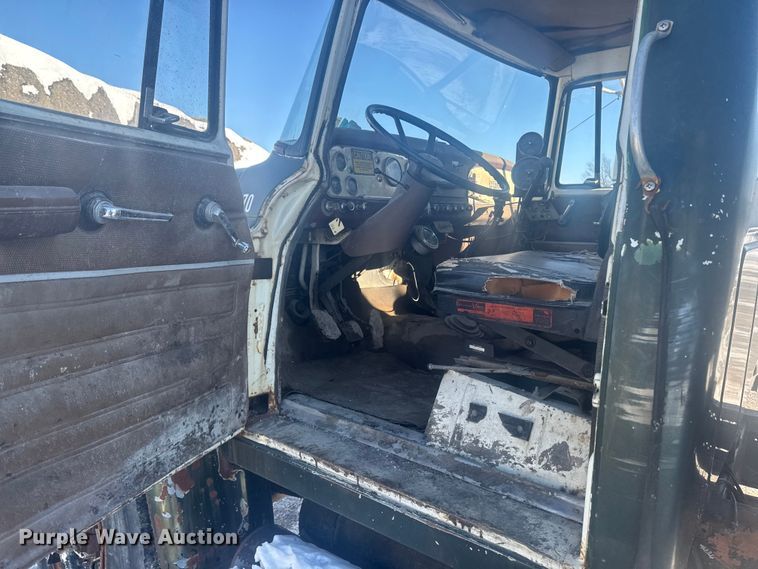 image for item EA2287 1977 International F1800 oil distributor truck