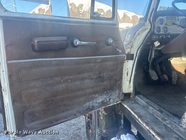 image for item EA2287 1977 International F1800 oil distributor truck