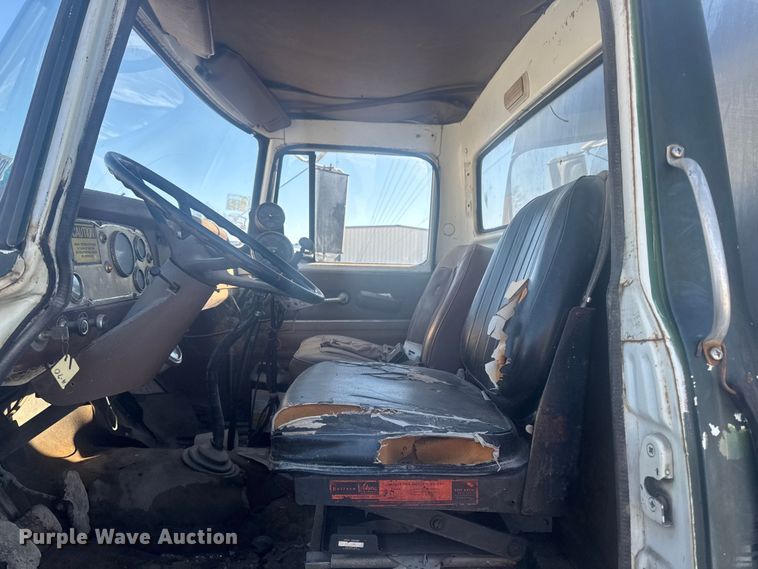 image for item EA2287 1977 International F1800 oil distributor truck