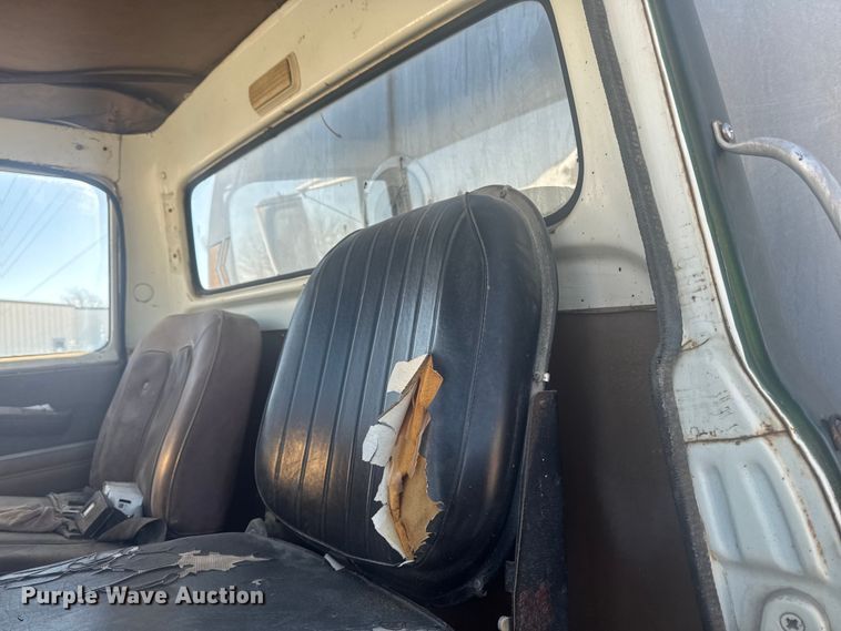 image for item EA2287 1977 International F1800 oil distributor truck