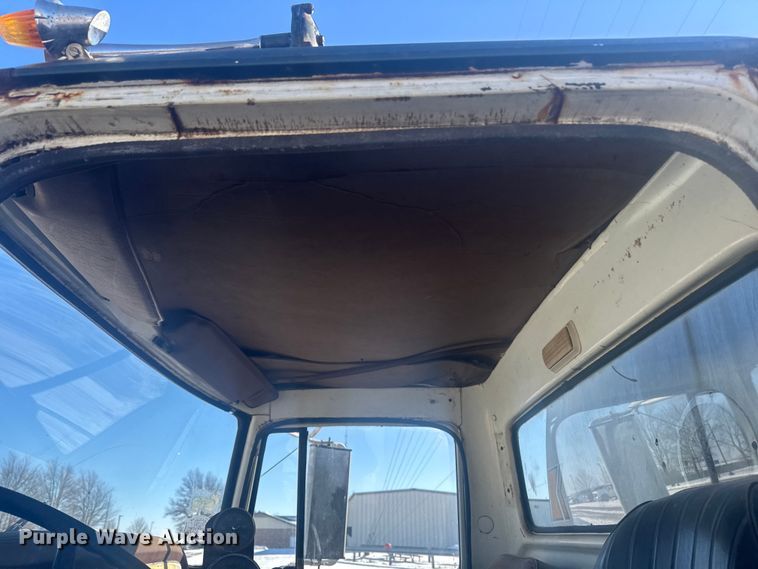 image for item EA2287 1977 International F1800 oil distributor truck