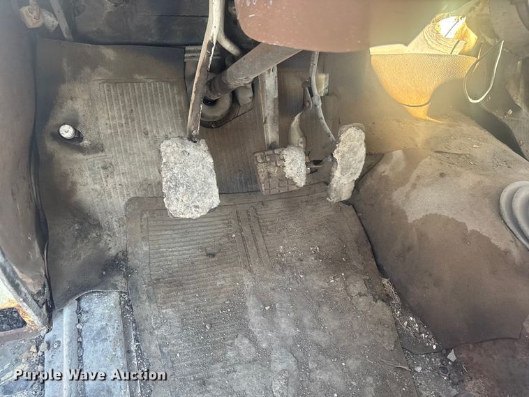 image for item EA2287 1977 International F1800 oil distributor truck