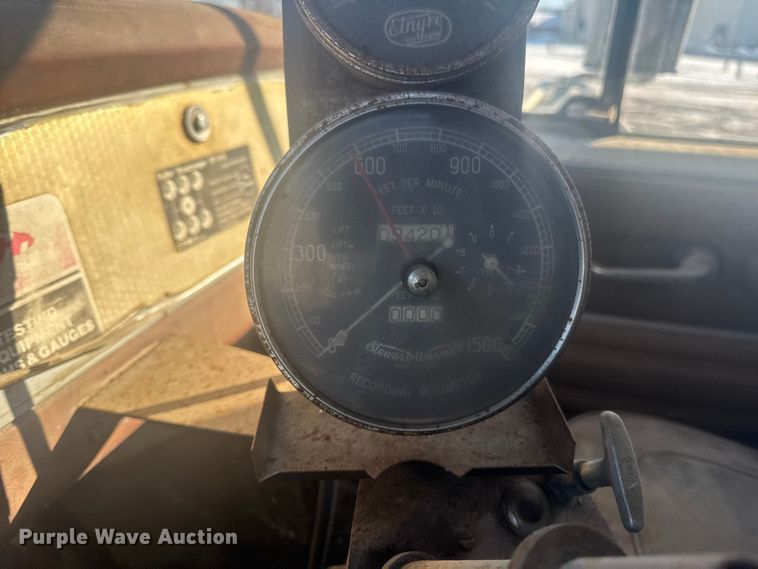 image for item EA2287 1977 International F1800 oil distributor truck