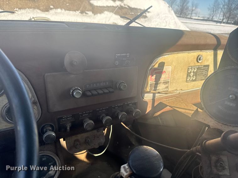 image for item EA2287 1977 International F1800 oil distributor truck