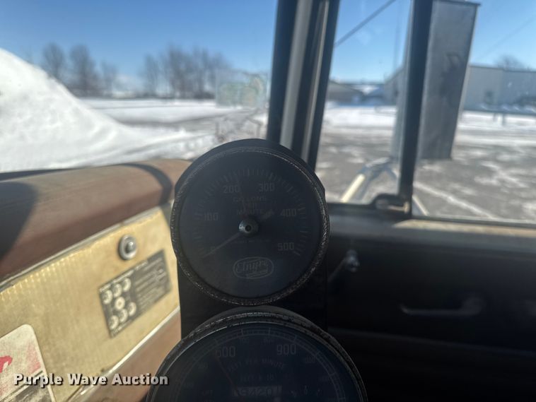 image for item EA2287 1977 International F1800 oil distributor truck