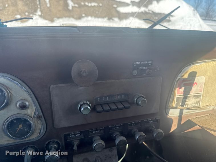 image for item EA2287 1977 International F1800 oil distributor truck