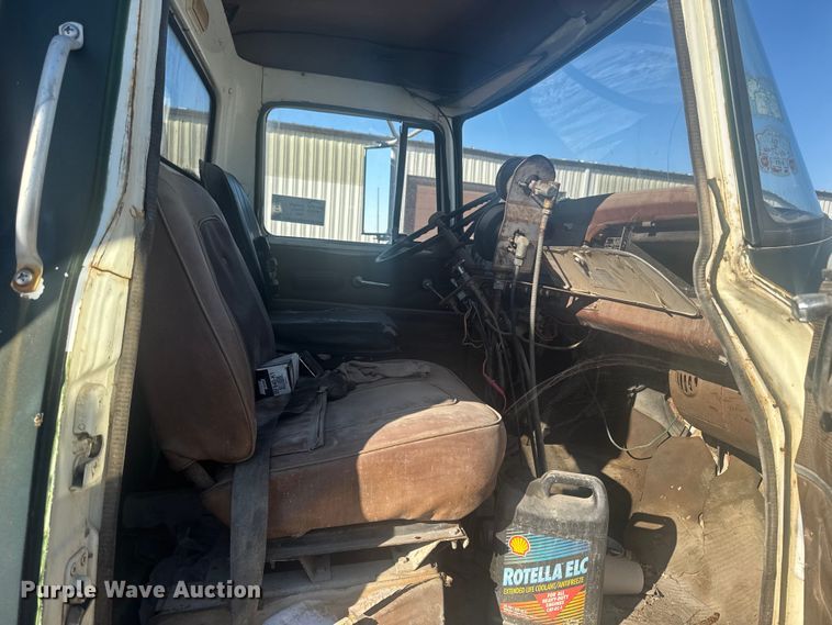 image for item EA2287 1977 International F1800 oil distributor truck