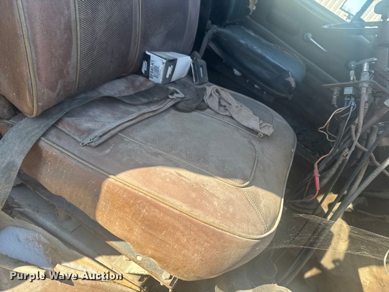 image for item EA2287 1977 International F1800 oil distributor truck