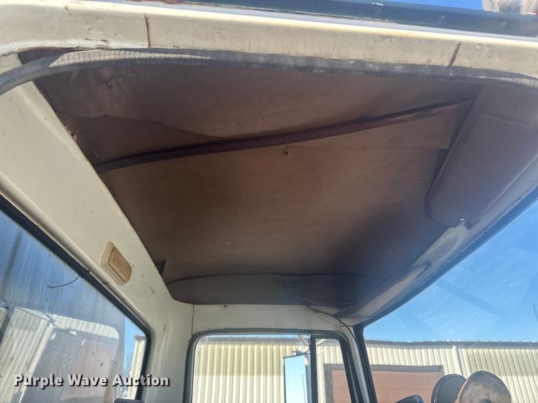 image for item EA2287 1977 International F1800 oil distributor truck