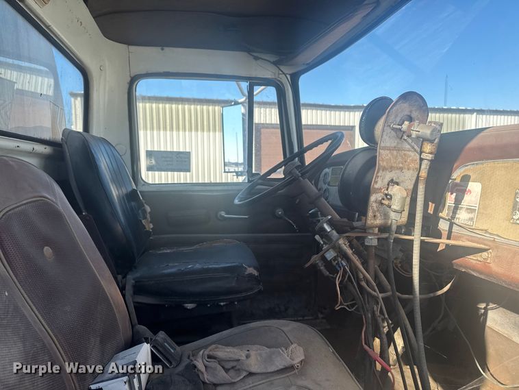 image for item EA2287 1977 International F1800 oil distributor truck